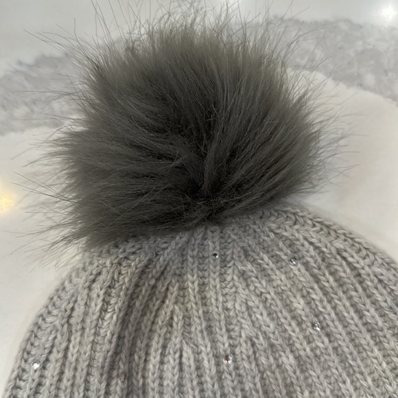 Carolyn Rowan Cashmere Blend Ribbed Beanie W.
Scattered Crystals & Faux Fur Hat - Picture 5 of 8